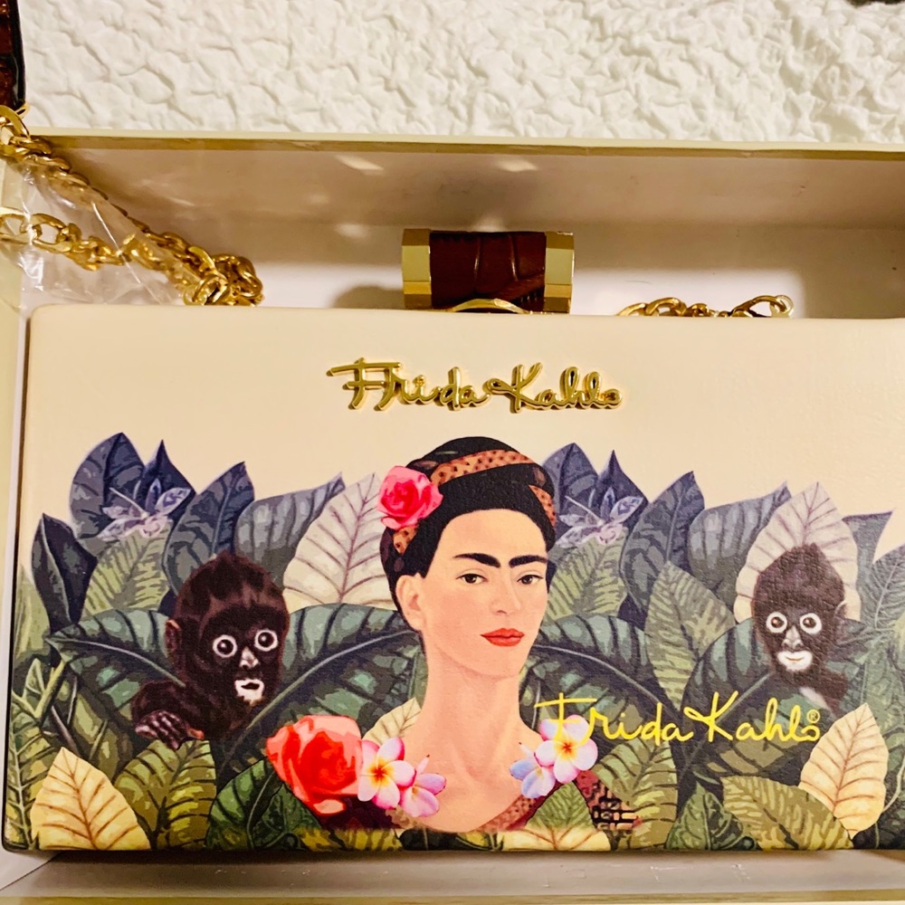 #fridakahlo #elegantBag #wornArt #statementclutch